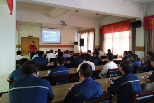 天美传媒集团对员工进行安全培训。